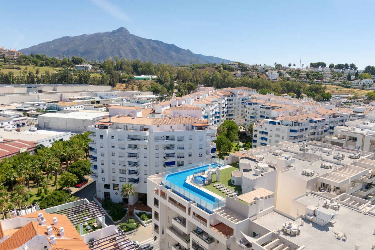 4 Bed Apartment for sale in Nueva Andalucía Costa Del Sol, Málaga, Spain