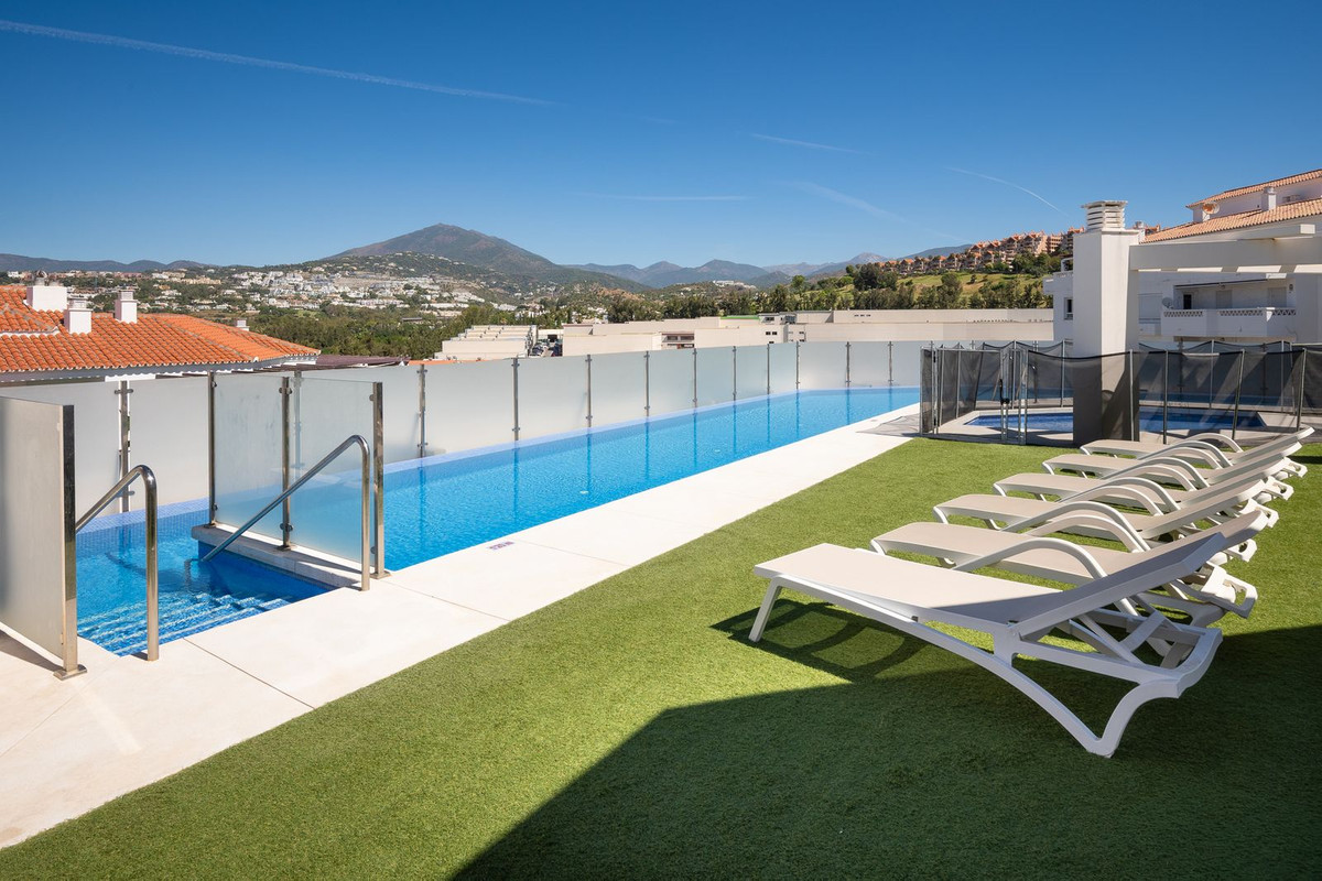 4 Bed Apartment for sale in Nueva Andalucía Costa Del Sol, Málaga, Spain