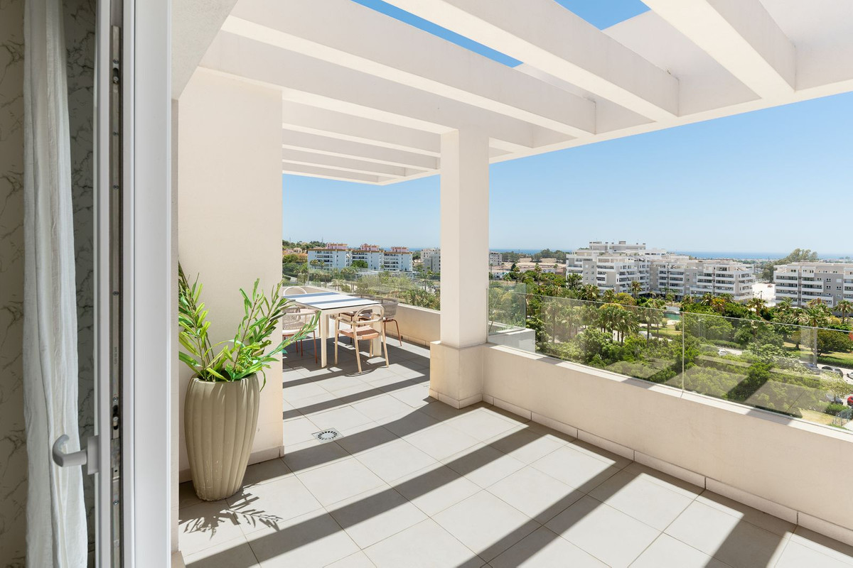 4 Bed Apartment for sale in Nueva Andalucía Costa Del Sol, Málaga, Spain