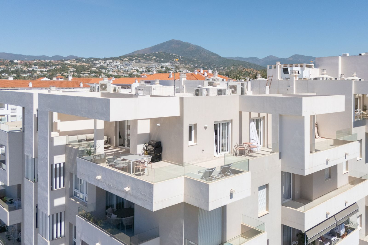 4 Bed Apartment for sale in Nueva Andalucía Costa Del Sol, Málaga, Spain