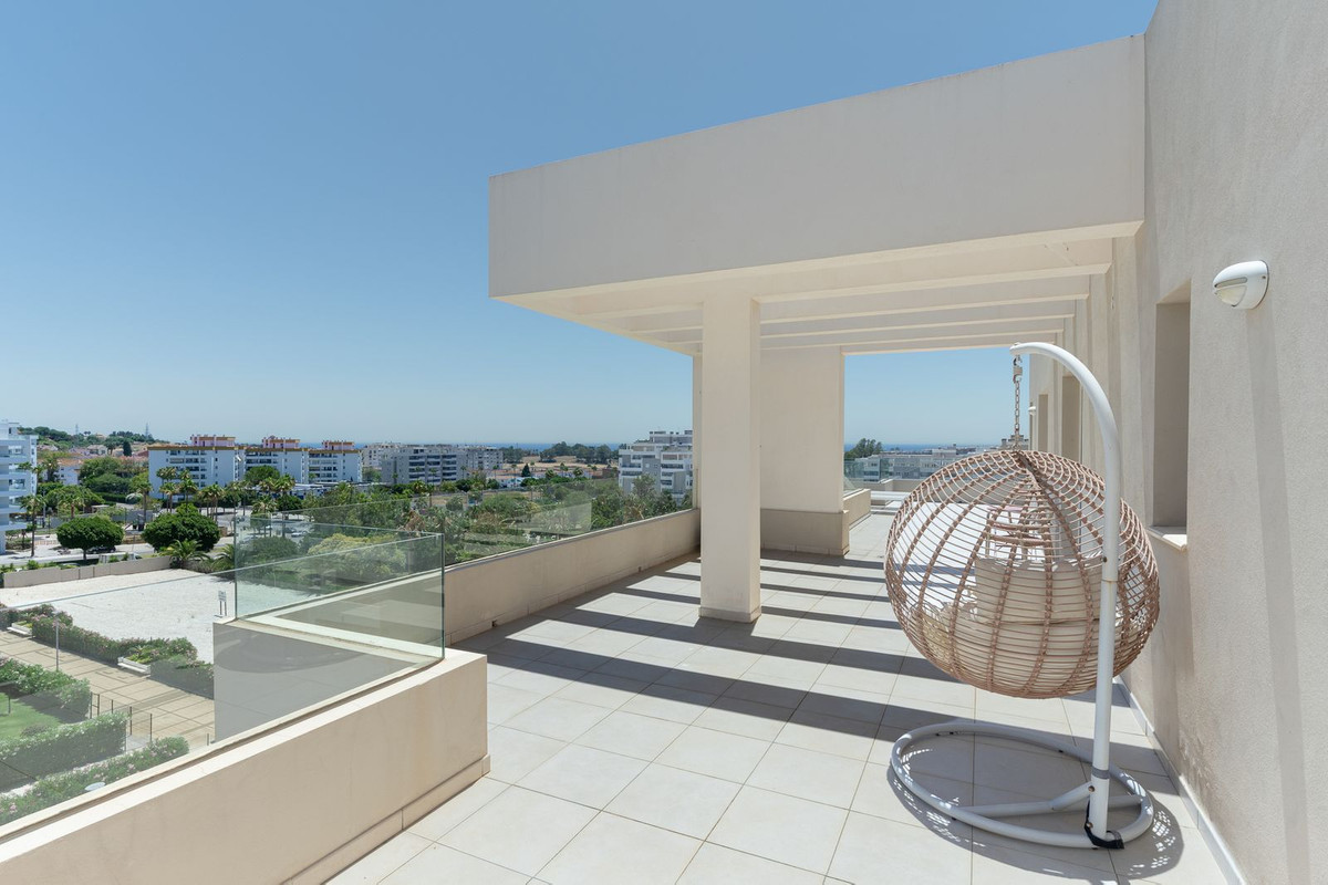 4 Bed Apartment for sale in Nueva Andalucía Costa Del Sol, Málaga, Spain