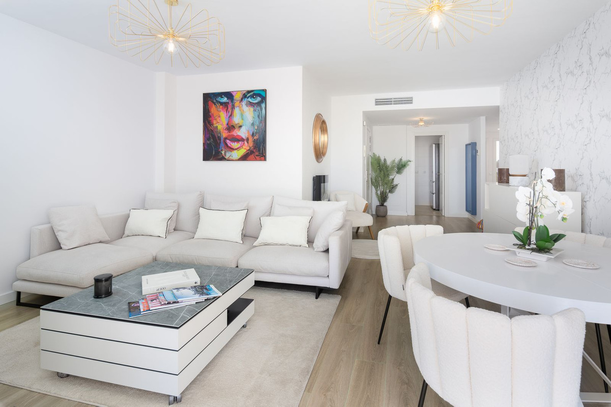 4 Bed Apartment for sale in Nueva Andalucía Costa Del Sol, Málaga, Spain