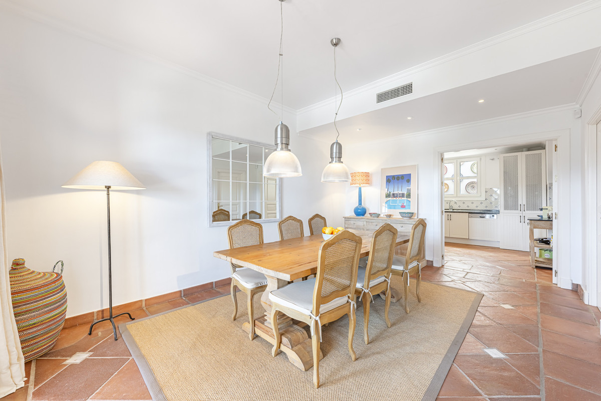 4 Bed Townhouse for sale in Benahavís Costa Del Sol, Málaga, Spain