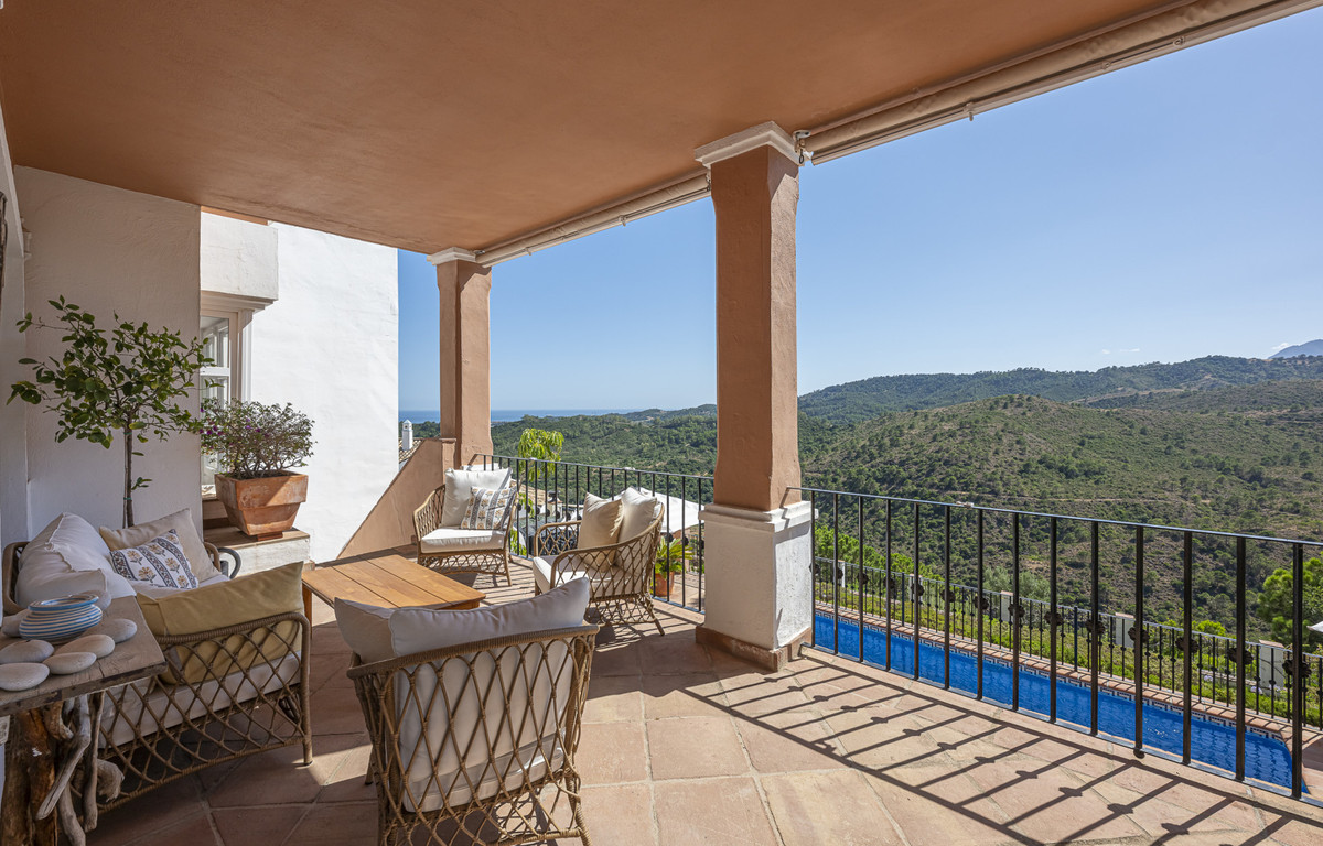 4 Bed Townhouse for sale in Benahavís Costa Del Sol, Málaga, Spain