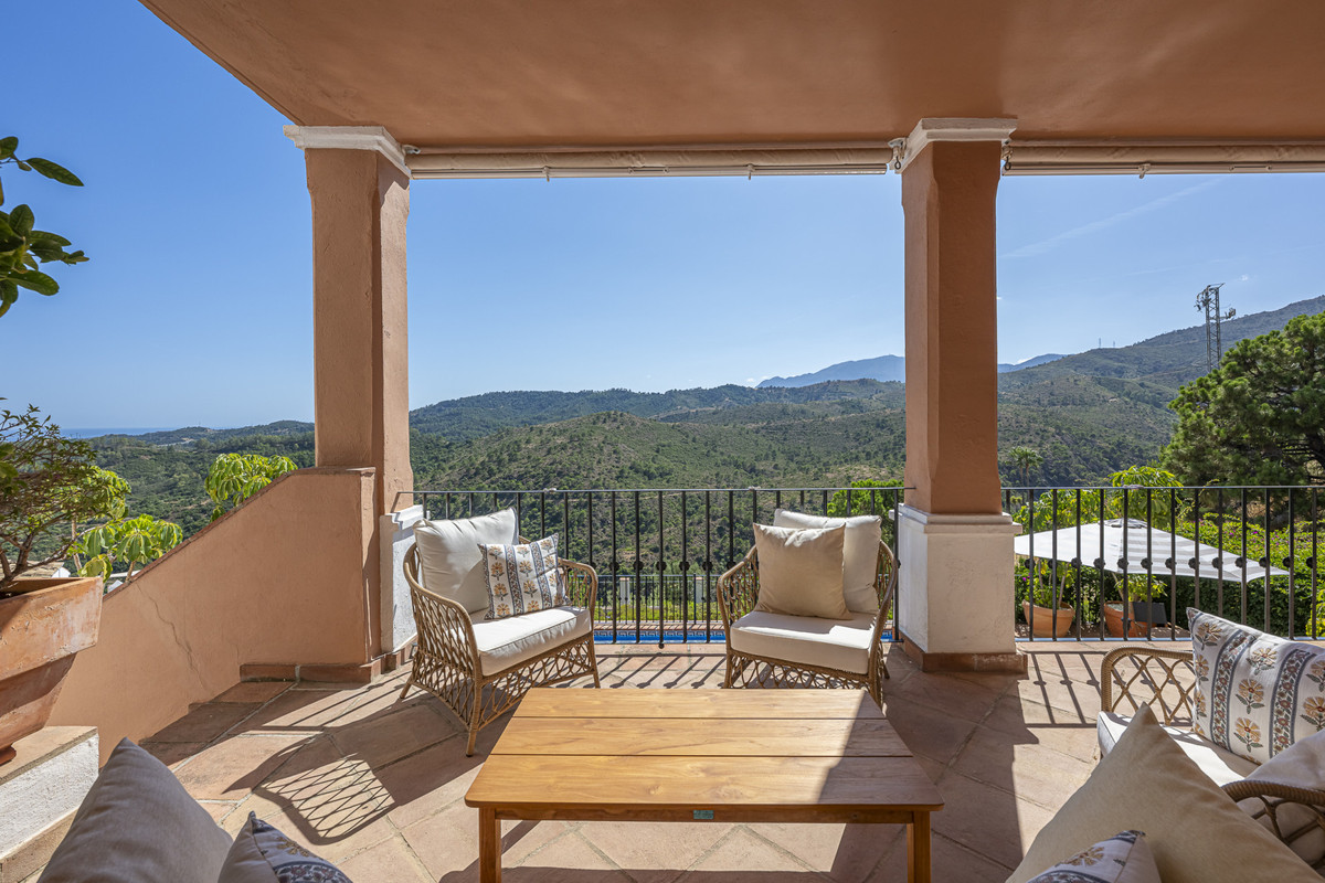 4 Bed Townhouse for sale in Benahavís Costa Del Sol, Málaga, Spain