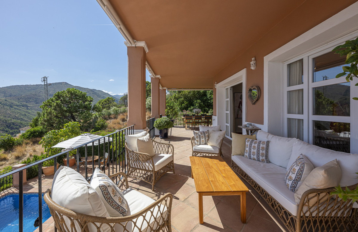 4 Bed Townhouse for sale in Benahavís Costa Del Sol, Málaga, Spain