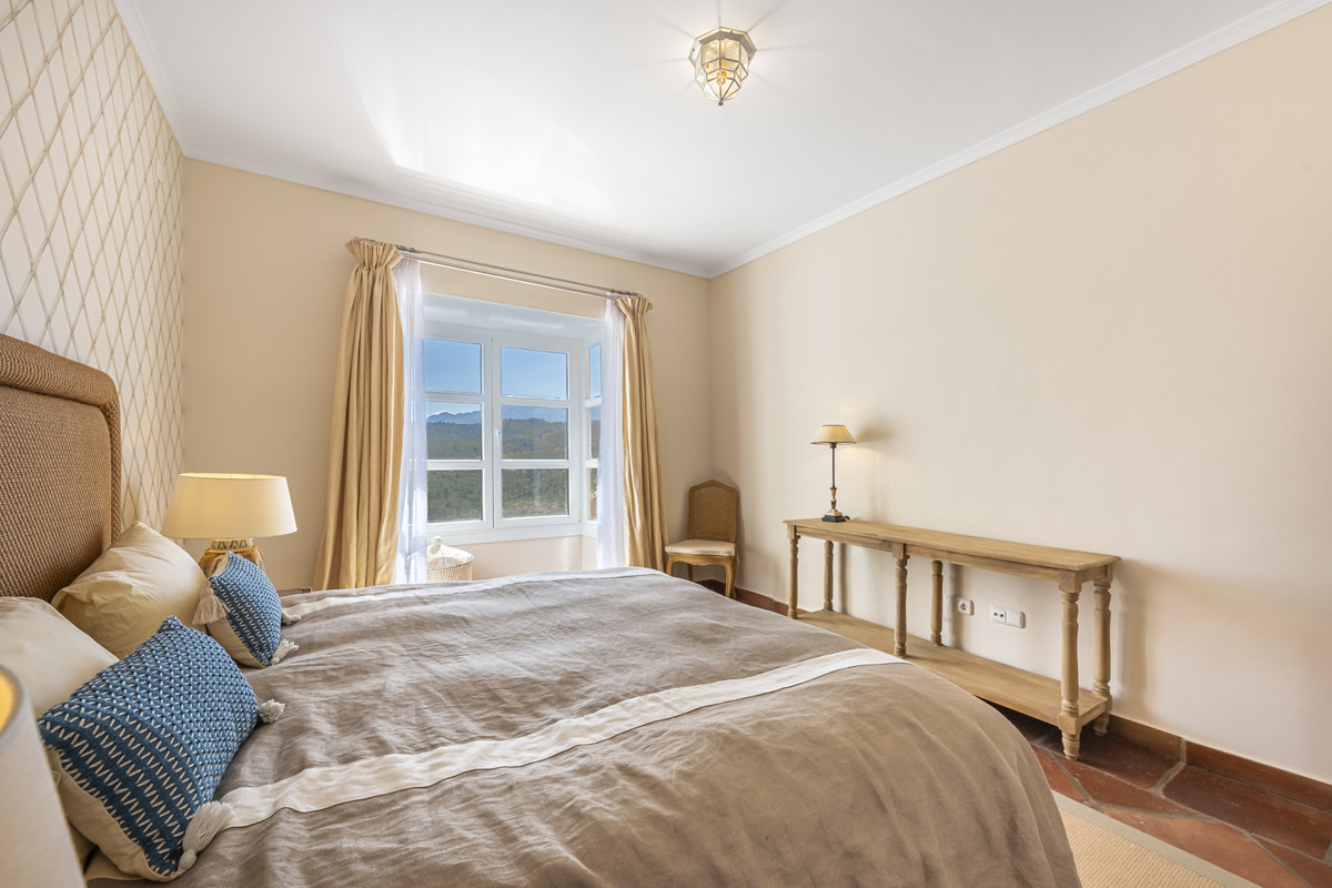 4 Bed Townhouse for sale in Benahavís Costa Del Sol, Málaga, Spain