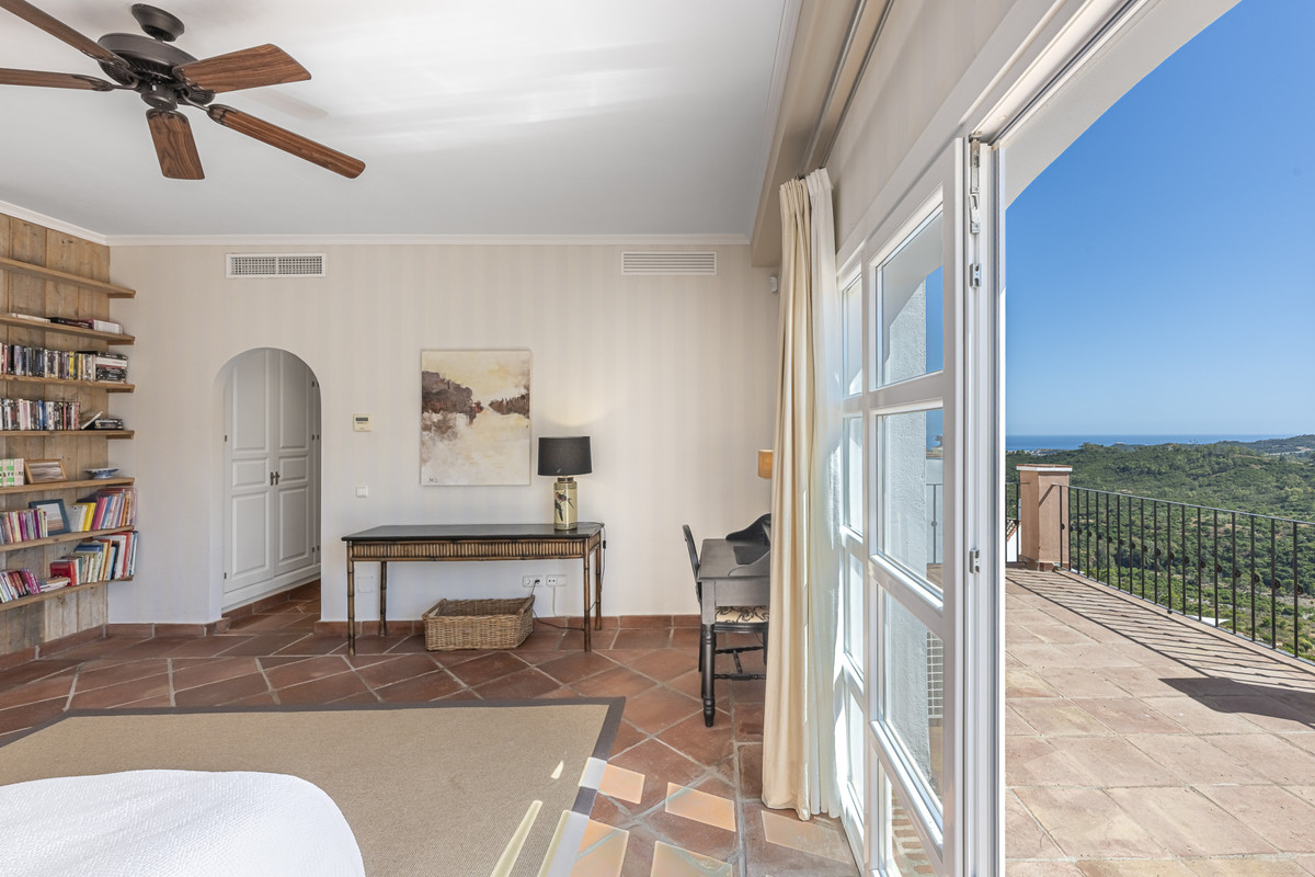 4 Bed Townhouse for sale in Benahavís Costa Del Sol, Málaga, Spain