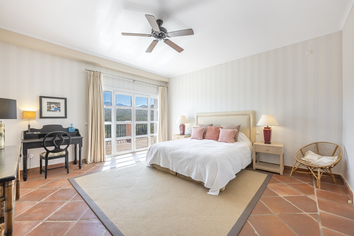 4 Bed Townhouse for sale in Benahavís Costa Del Sol, Málaga, Spain