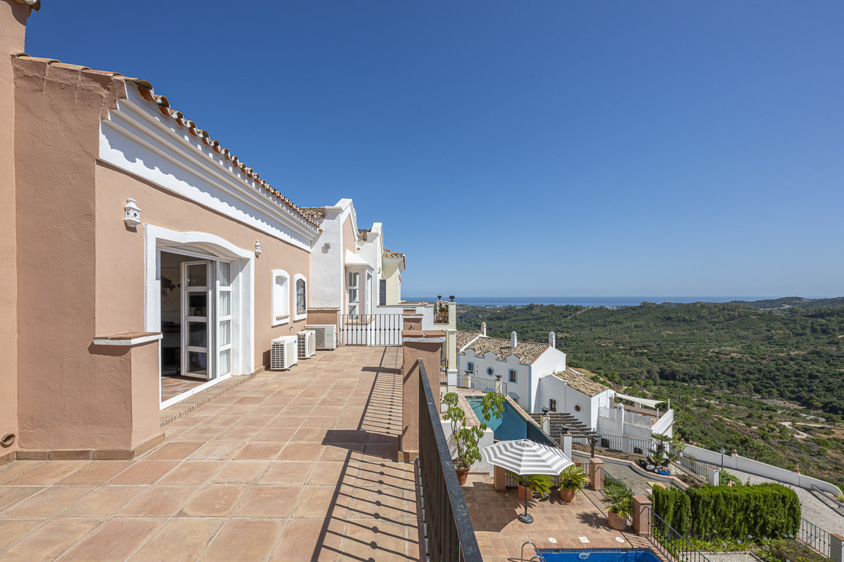 4 Bed Townhouse for sale in Benahavís Costa Del Sol, Málaga, Spain