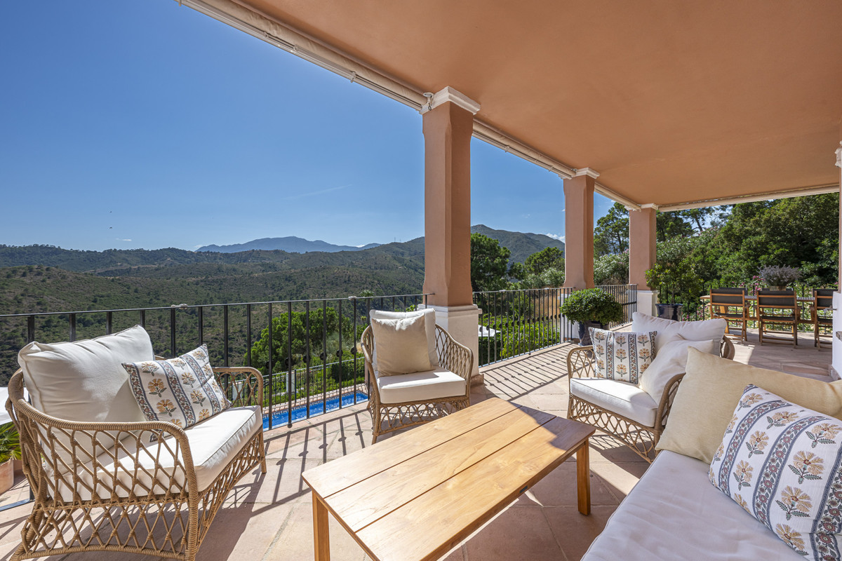 4 Bed Townhouse for sale in Benahavís Costa Del Sol, Málaga, Spain