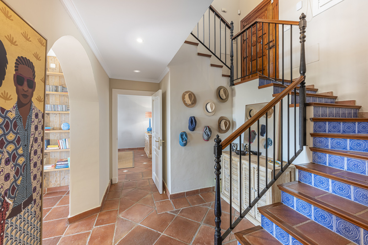 4 Bed Townhouse for sale in Benahavís Costa Del Sol, Málaga, Spain