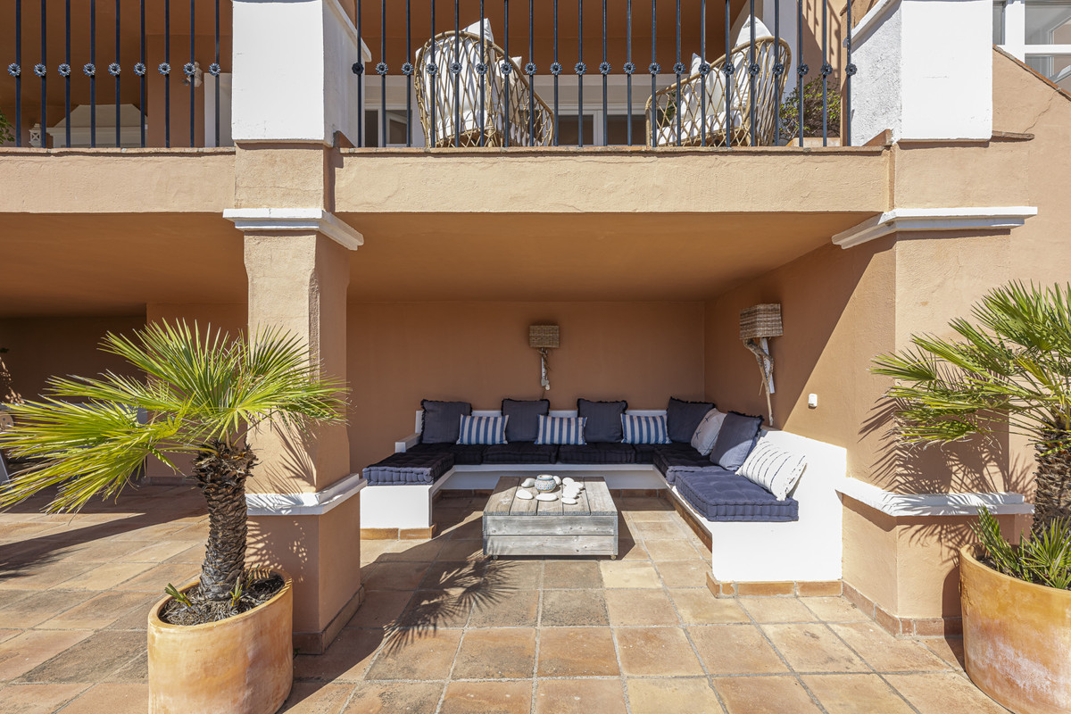 4 Bed Townhouse for sale in Benahavís Costa Del Sol, Málaga, Spain