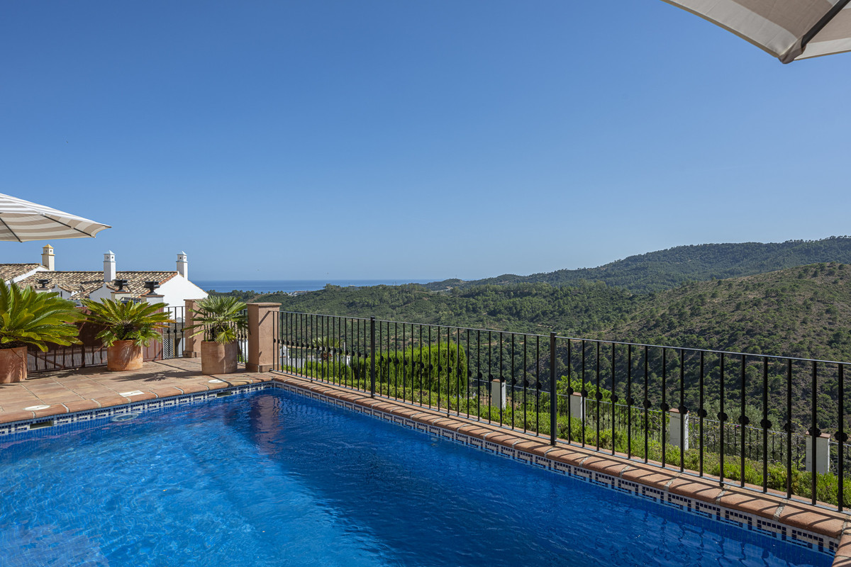 4 Bed Townhouse for sale in Benahavís Costa Del Sol, Málaga, Spain