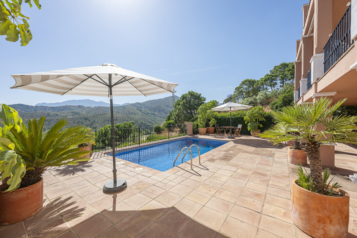 4 Bed Townhouse for sale in Benahavís Costa Del Sol, Málaga, Spain