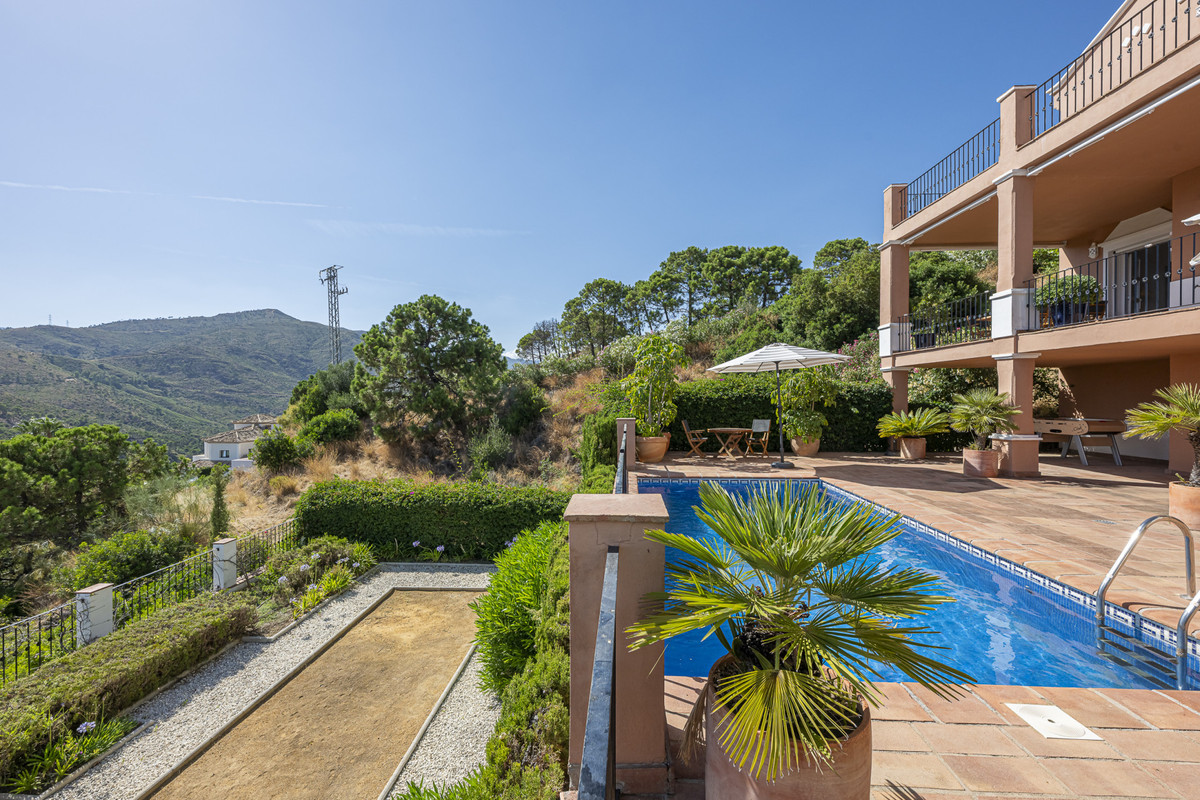 4 Bed Townhouse for sale in Benahavís Costa Del Sol, Málaga, Spain