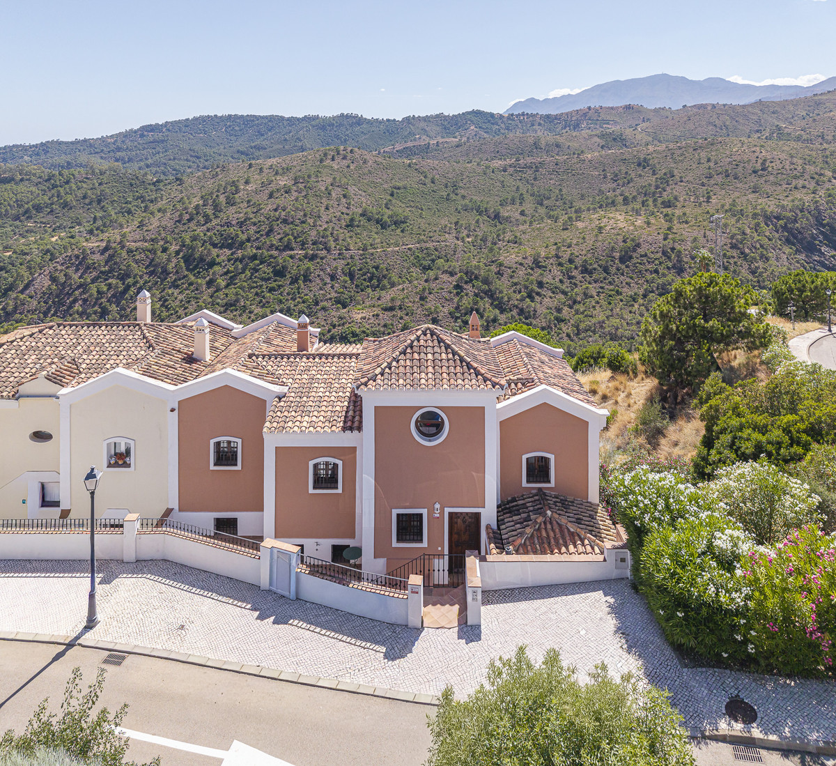 4 Bed Townhouse for sale in Benahavís Costa Del Sol, Málaga, Spain