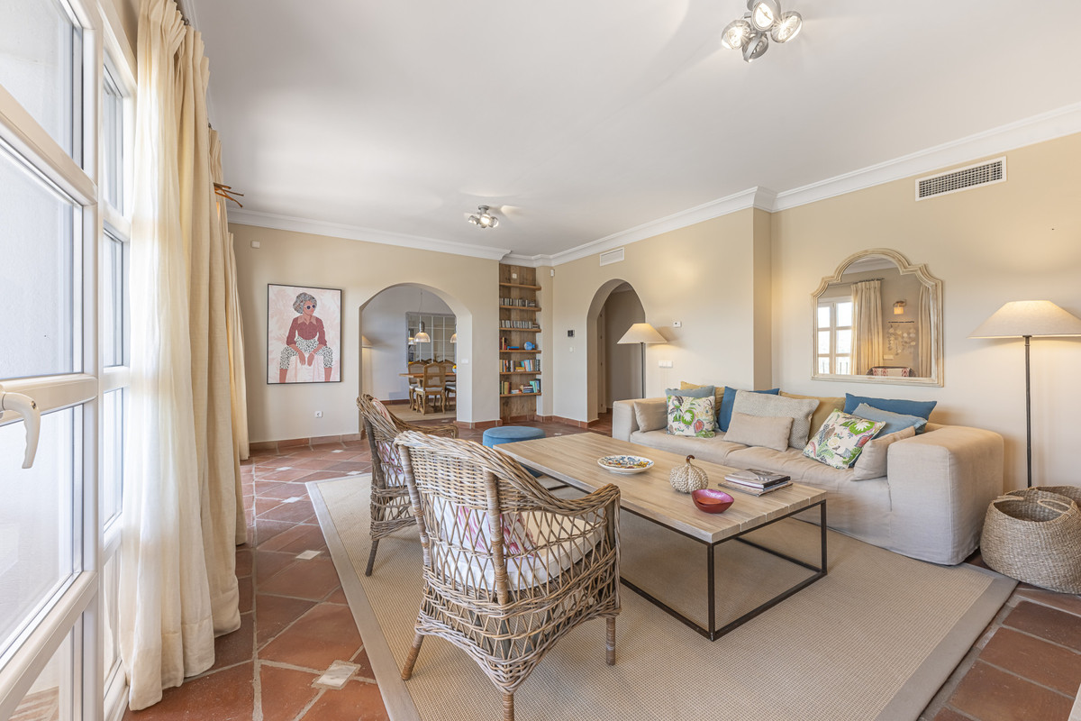 4 Bed Townhouse for sale in Benahavís Costa Del Sol, Málaga, Spain