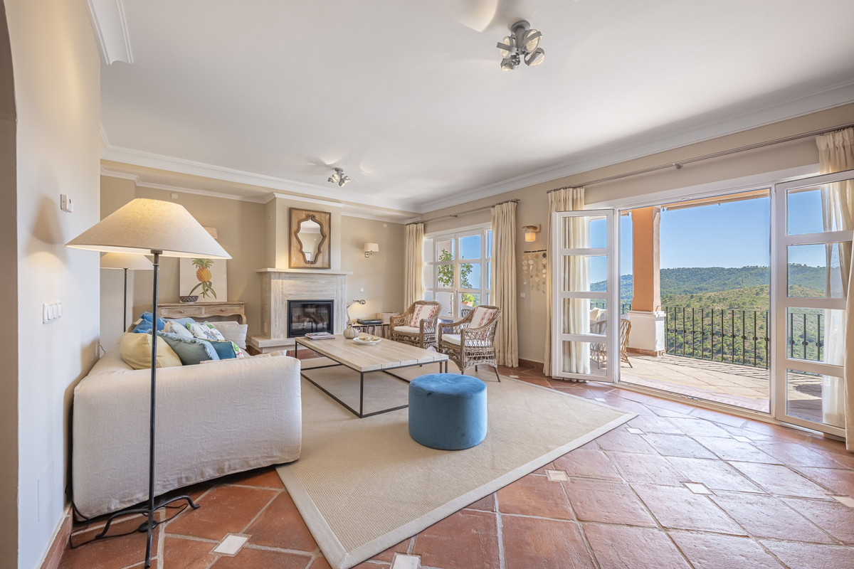4 Bed Townhouse for sale in Benahavís Costa Del Sol, Málaga, Spain