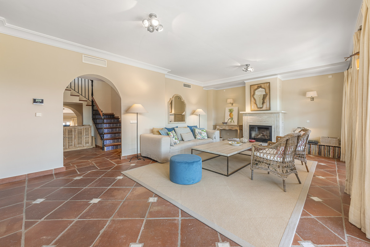 4 Bed Townhouse for sale in Benahavís Costa Del Sol, Málaga, Spain