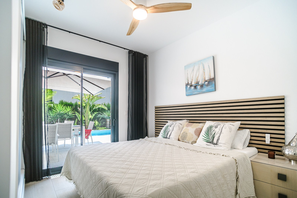 Se vende Villa - Chalet de 3 dormitorios en Costa Blanca, Alicante, España
