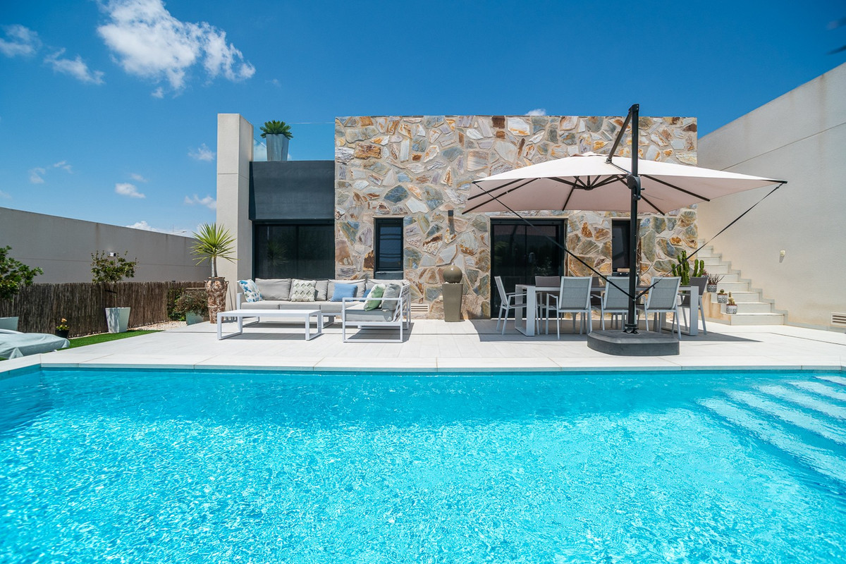 Se vende Villa - Chalet de 3 dormitorios en Costa Blanca, Alicante, España