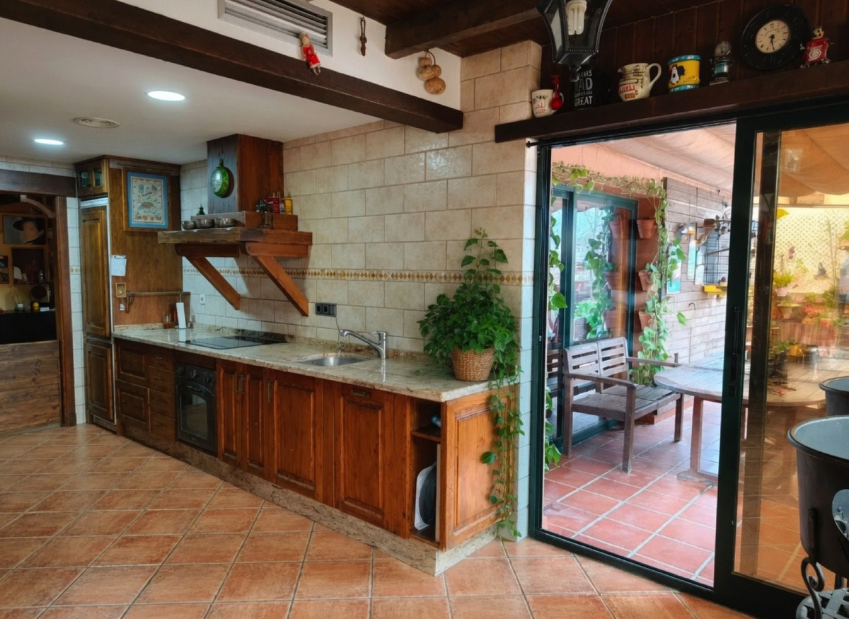 4 Bed Apartment for sale in San Pedro De Alcántara Costa Del Sol, Málaga, Spain