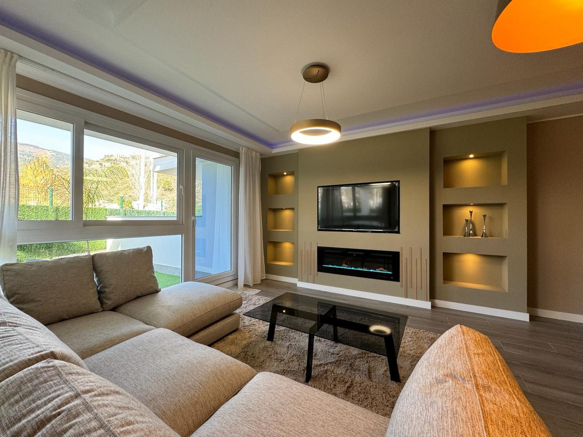 2 Bed Apartment for sale in Benahavís Costa Del Sol, Málaga, Spain