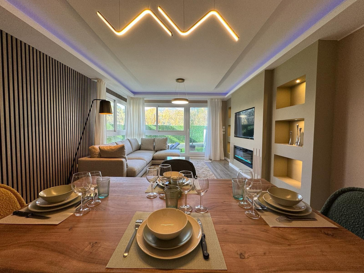 2 Bed Apartment for sale in Benahavís Costa Del Sol, Málaga, Spain