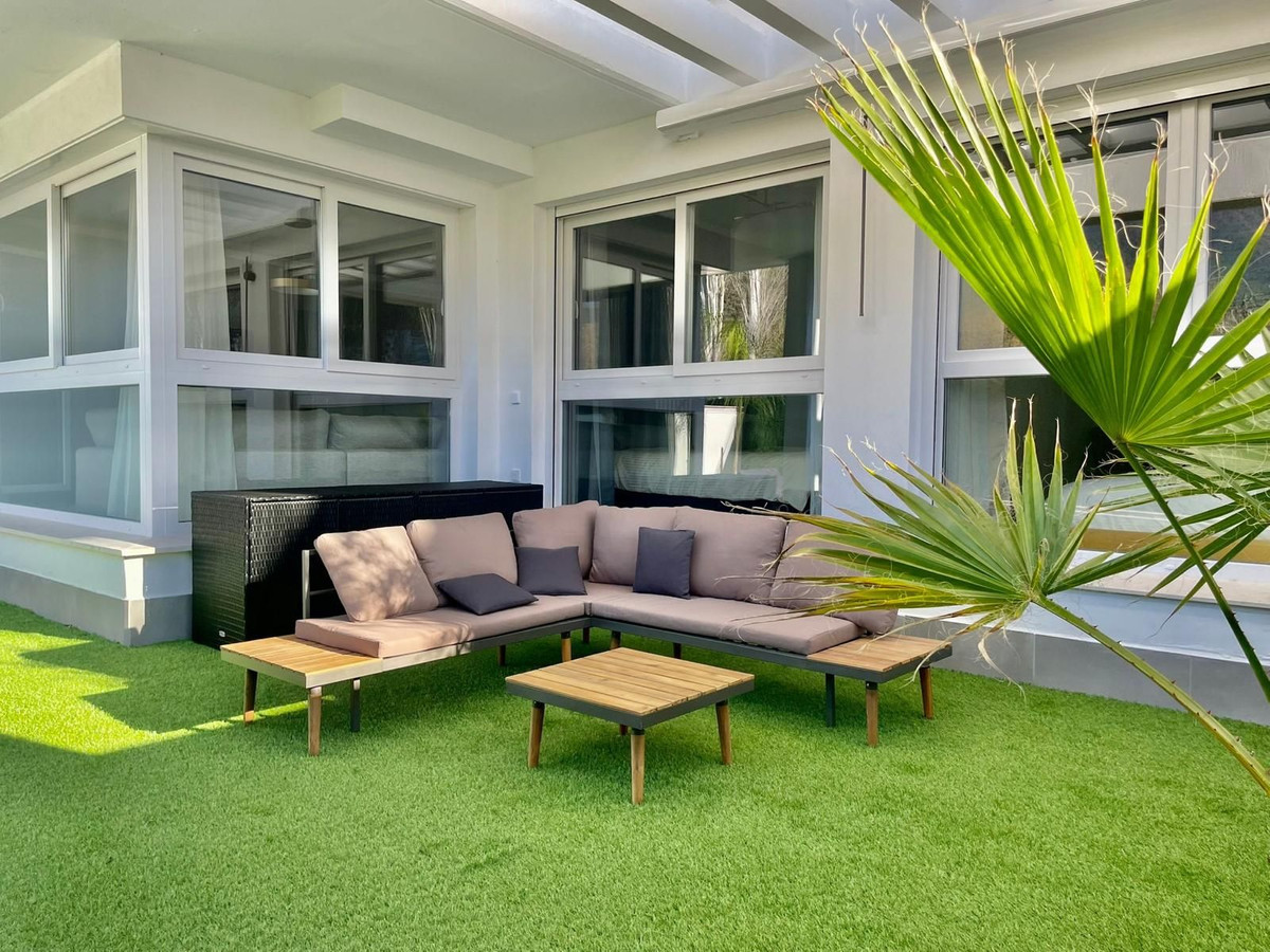 2 Bed Apartment for sale in Benahavís Costa Del Sol, Málaga, Spain