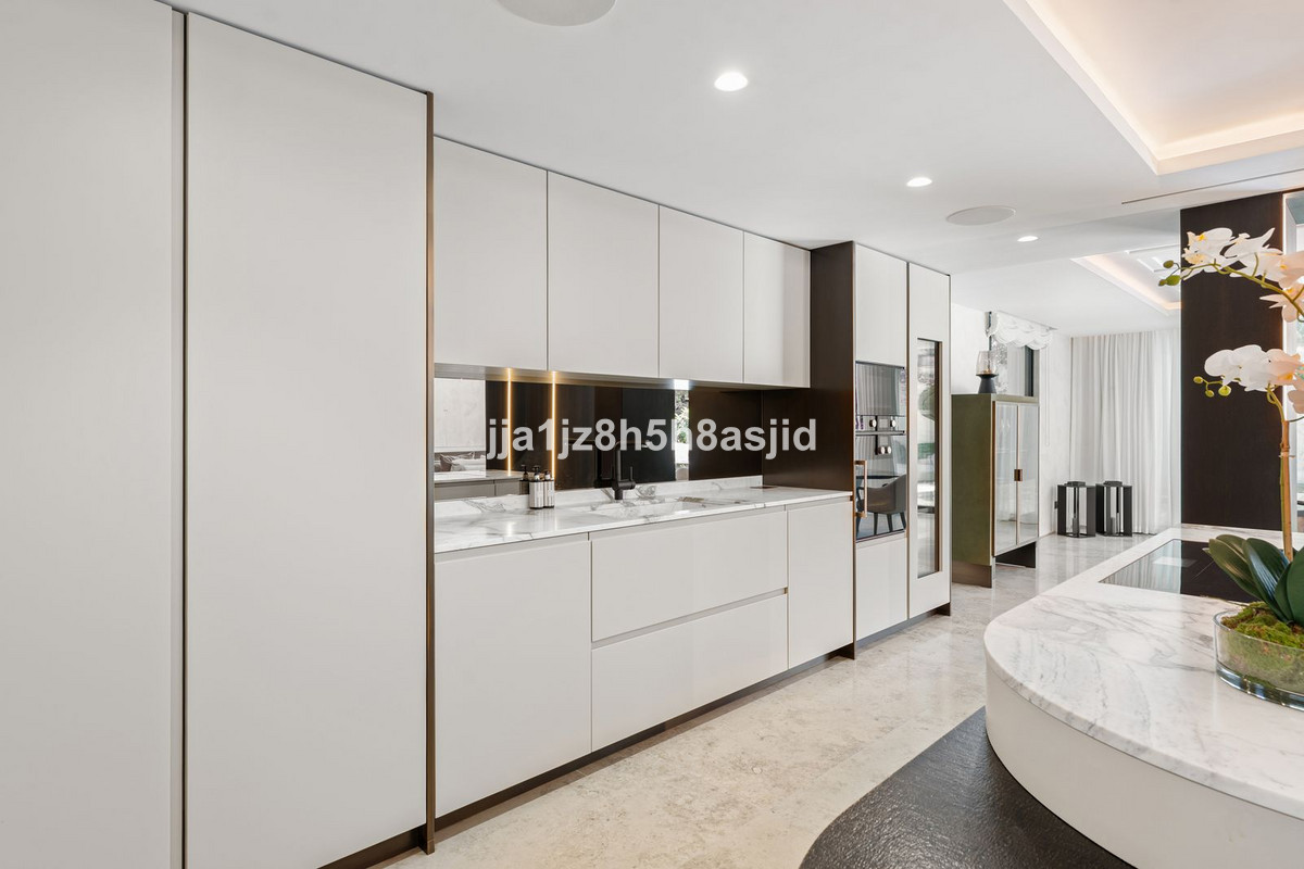 4 Bed Townhouse for sale in The Golden Mile Costa Del Sol, Málaga, Spain