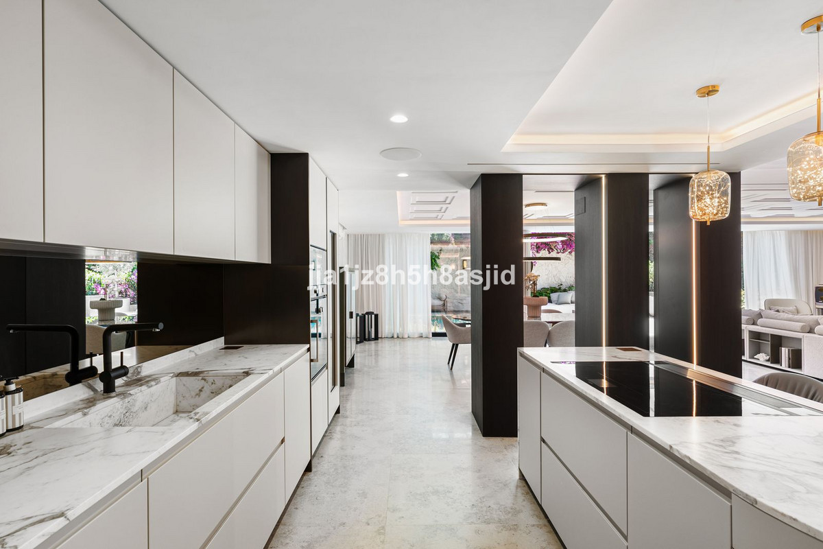 4 Bed Townhouse for sale in The Golden Mile Costa Del Sol, Málaga, Spain