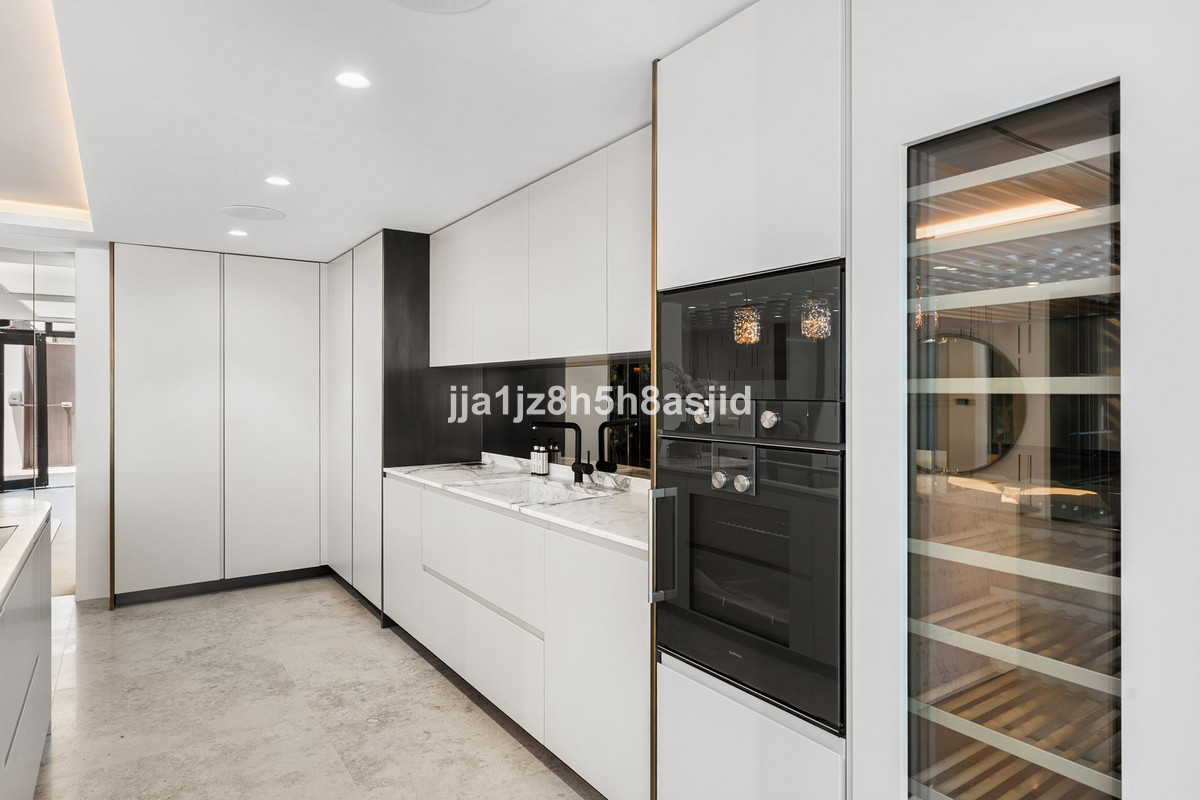 4 Bed Townhouse for sale in The Golden Mile Costa Del Sol, Málaga, Spain