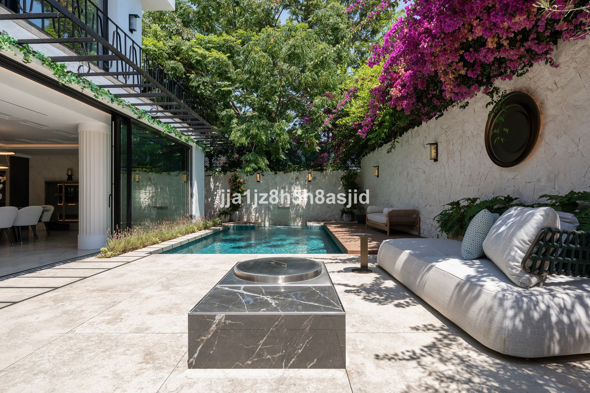 4 Bed Townhouse for sale in The Golden Mile Costa Del Sol, Málaga, Spain
