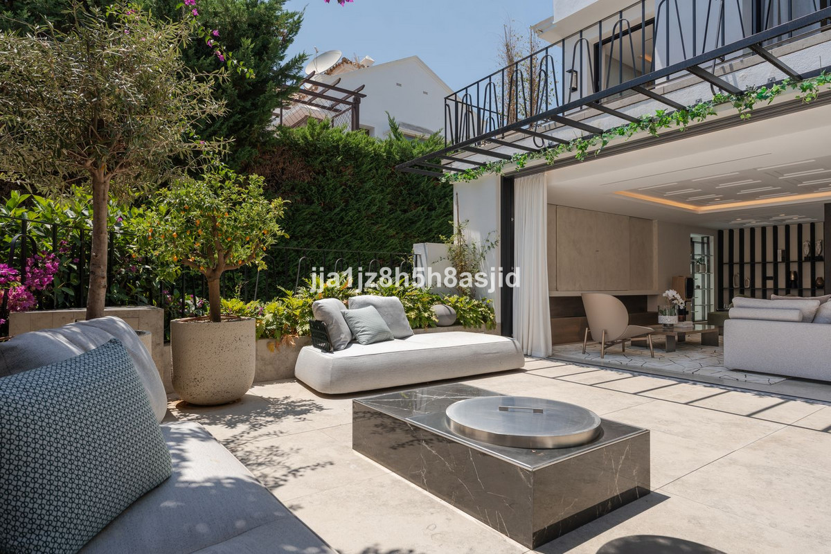 4 Bed Townhouse for sale in The Golden Mile Costa Del Sol, Málaga, Spain