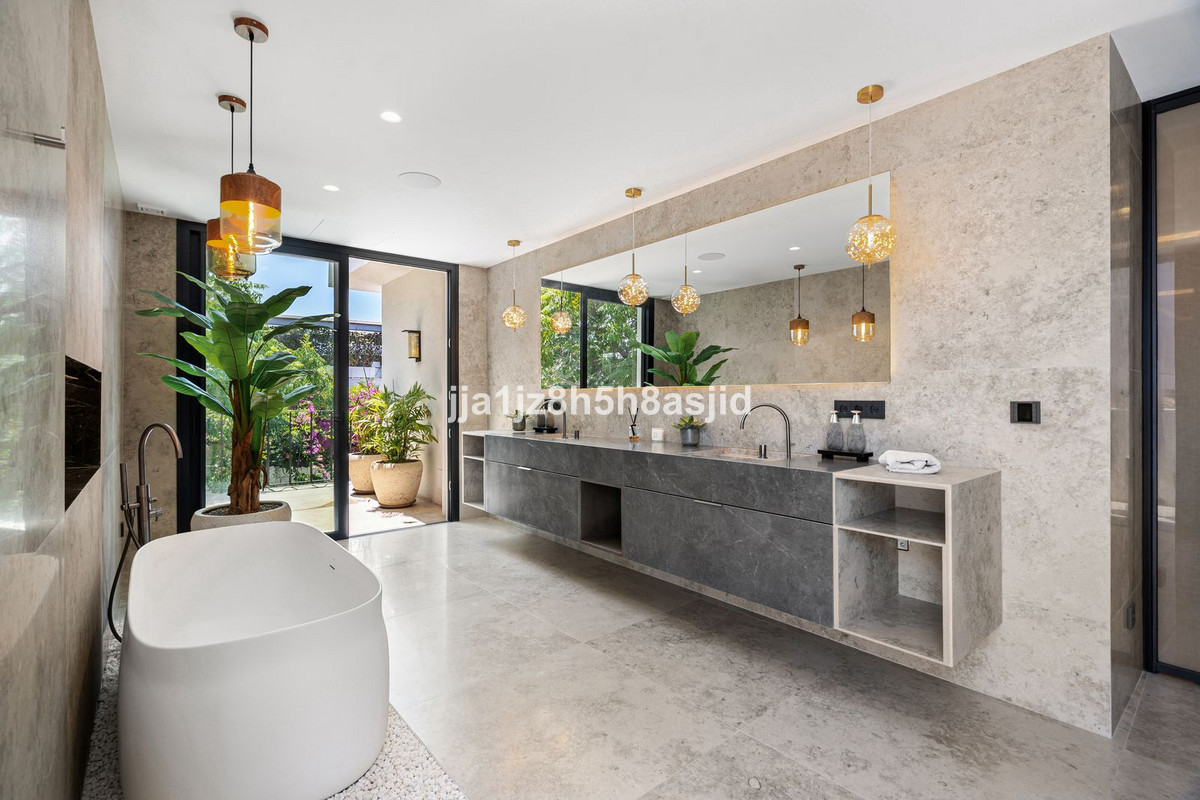 4 Bed Townhouse for sale in The Golden Mile Costa Del Sol, Málaga, Spain