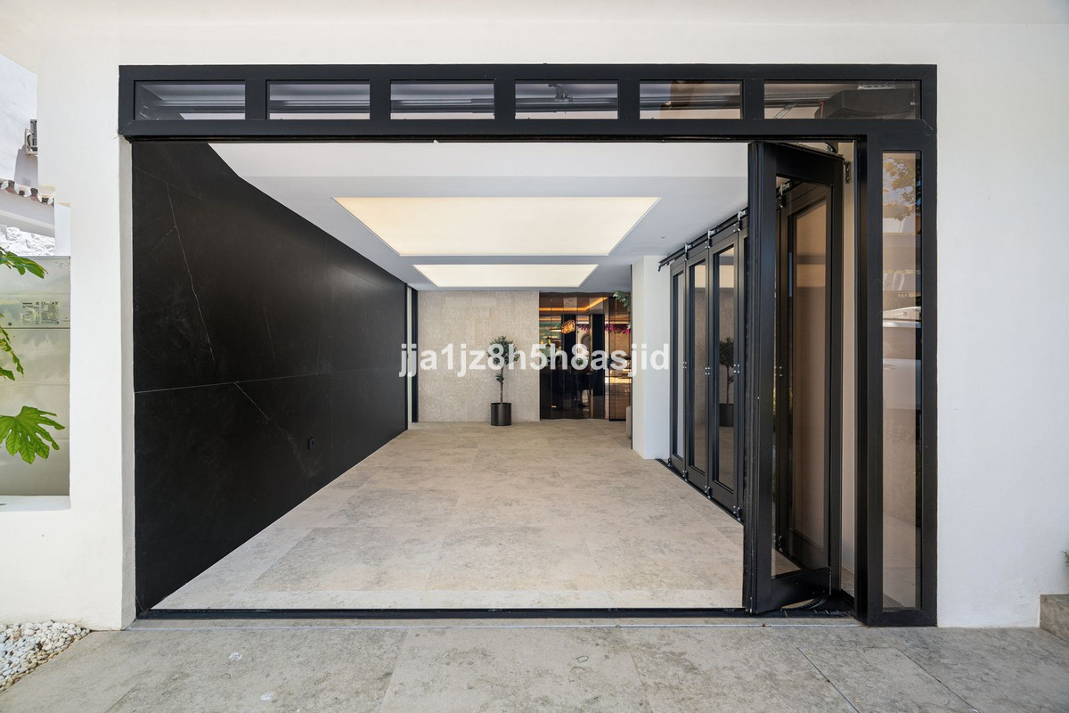 4 Bed Townhouse for sale in The Golden Mile Costa Del Sol, Málaga, Spain