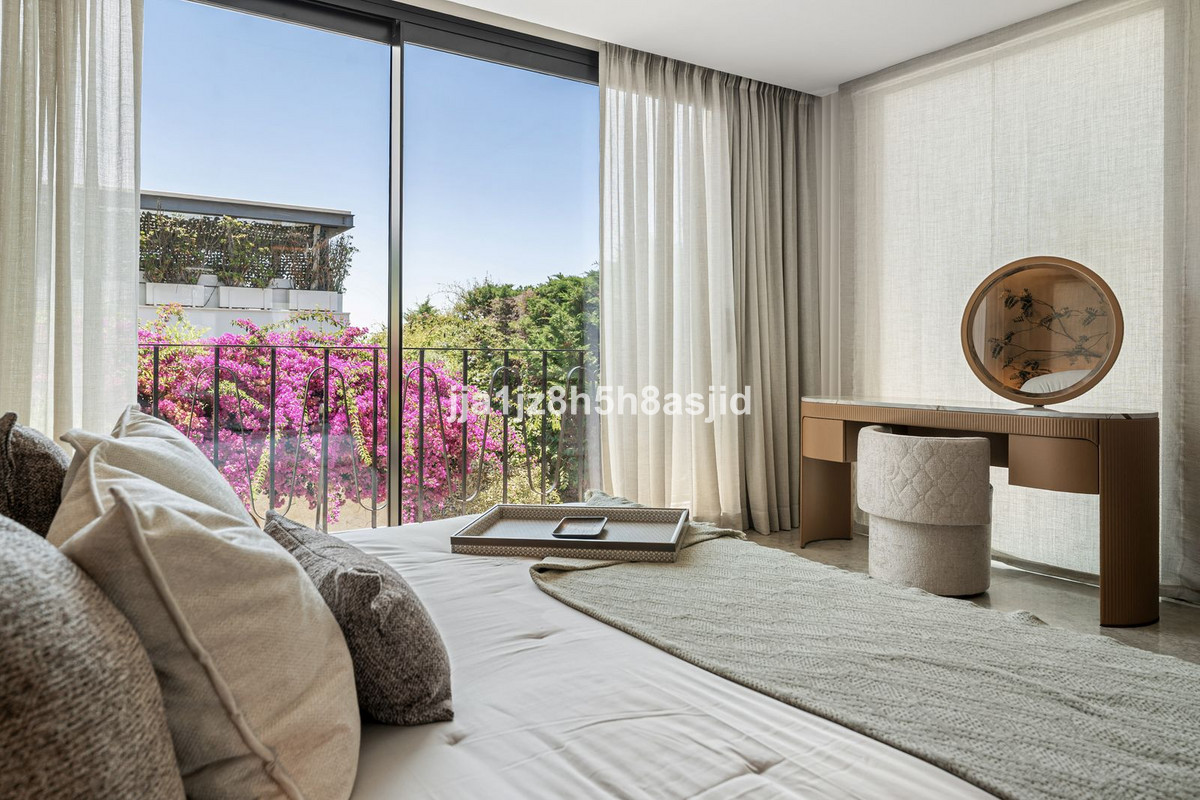 4 Bed Townhouse for sale in The Golden Mile Costa Del Sol, Málaga, Spain