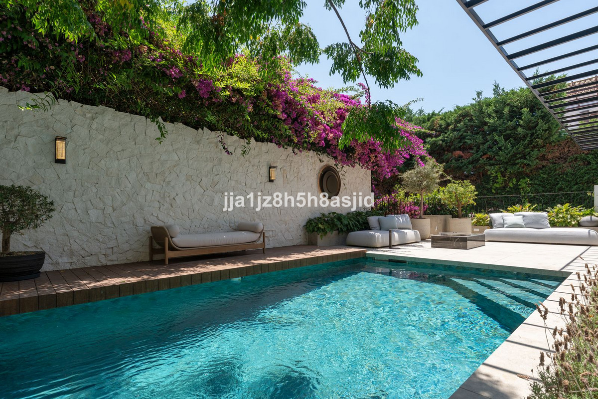 4 Bed Townhouse for sale in The Golden Mile Costa Del Sol, Málaga, Spain