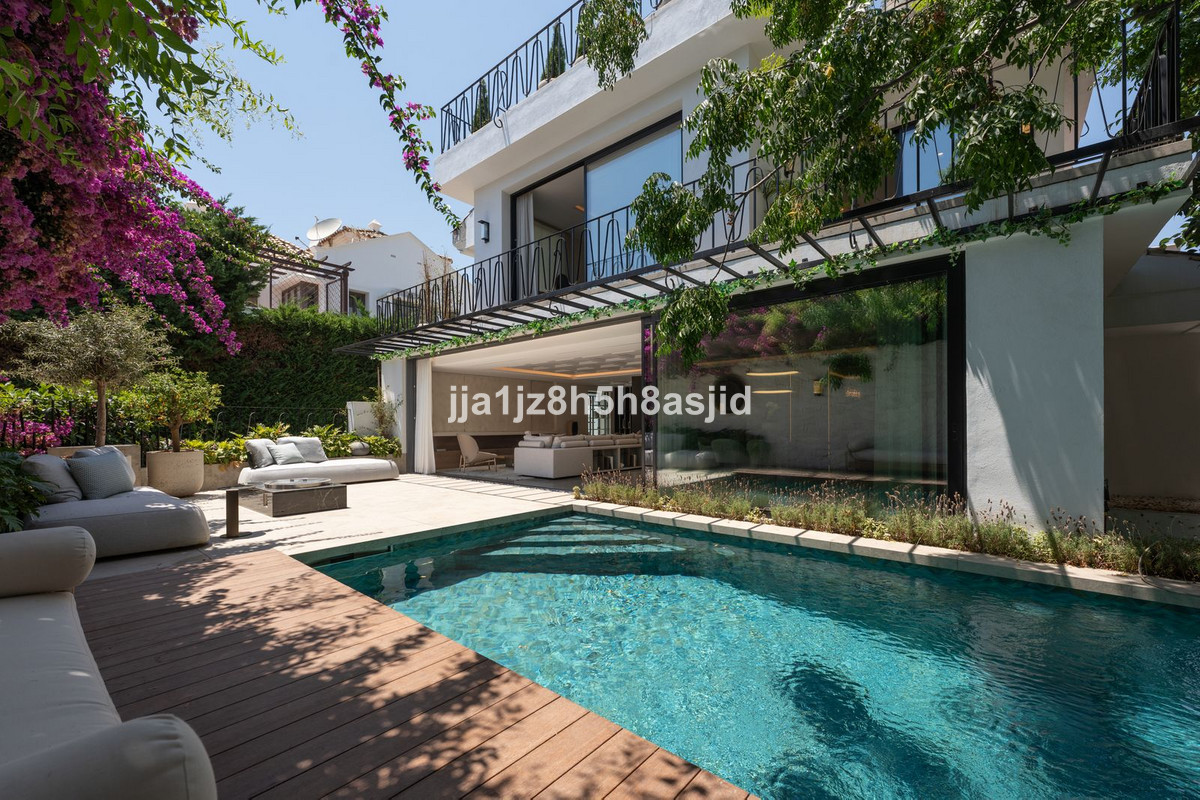 4 Bed Townhouse for sale in The Golden Mile Costa Del Sol, Málaga, Spain