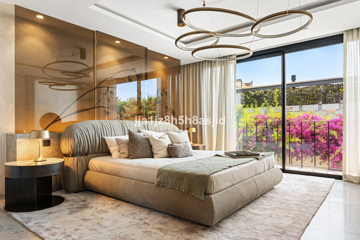 4 Bed Townhouse for sale in The Golden Mile Costa Del Sol, Málaga, Spain