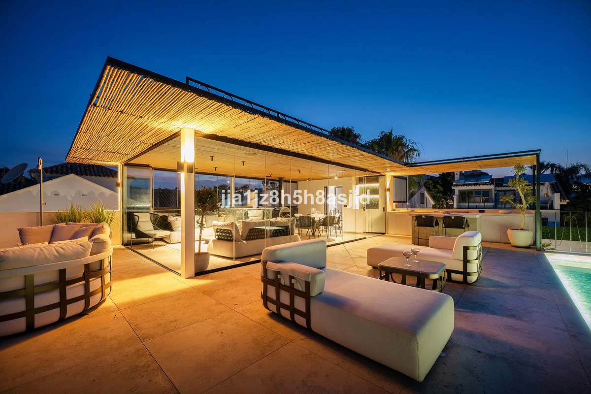 4 Bed Townhouse for sale in The Golden Mile Costa Del Sol, Málaga, Spain
