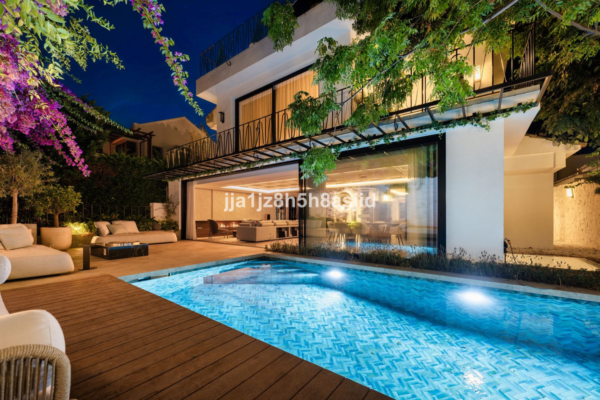 4 Bed Townhouse for sale in The Golden Mile Costa Del Sol, Málaga, Spain