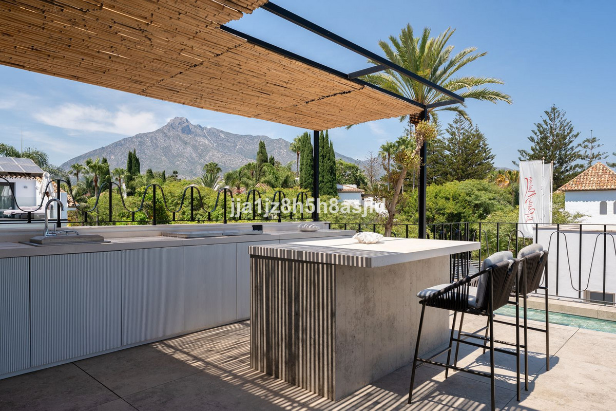 4 Bed Townhouse for sale in The Golden Mile Costa Del Sol, Málaga, Spain