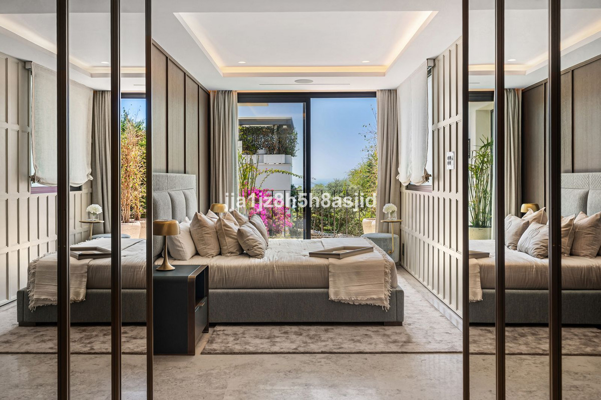 4 Bed Townhouse for sale in The Golden Mile Costa Del Sol, Málaga, Spain