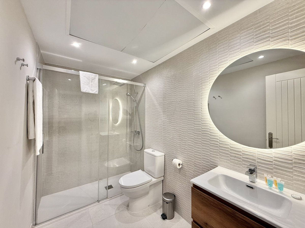 1 Bed Apartment for sale in Benahavís Costa Del Sol, Málaga, Spain