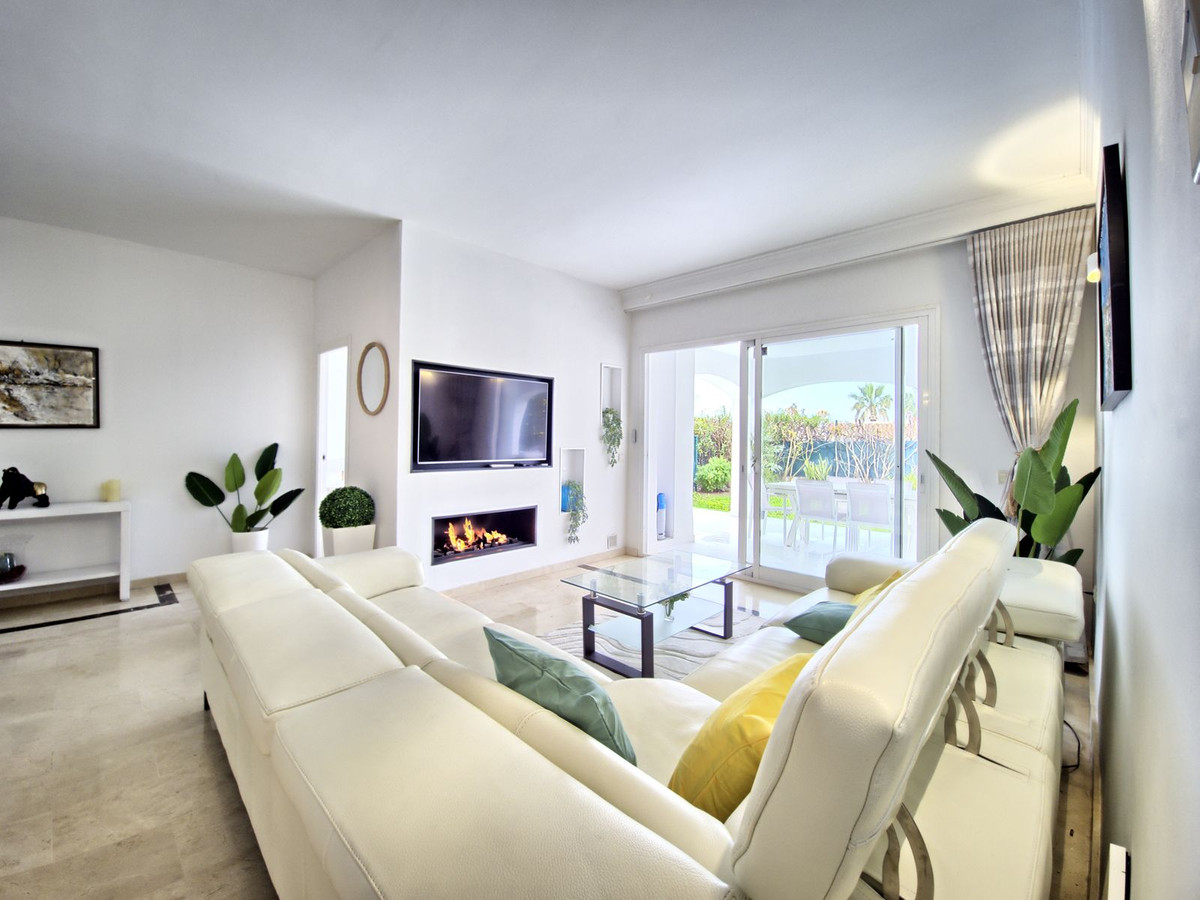 3 Bed Apartment for sale in Cabopino Costa Del Sol, Málaga, Spain