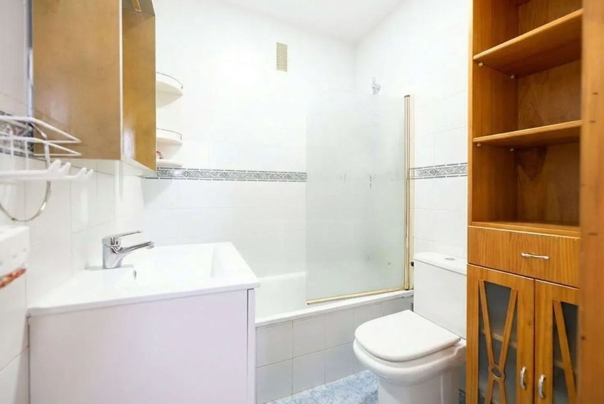 3 Bed Apartment for sale in Estepona Costa Del Sol, Málaga, Spain