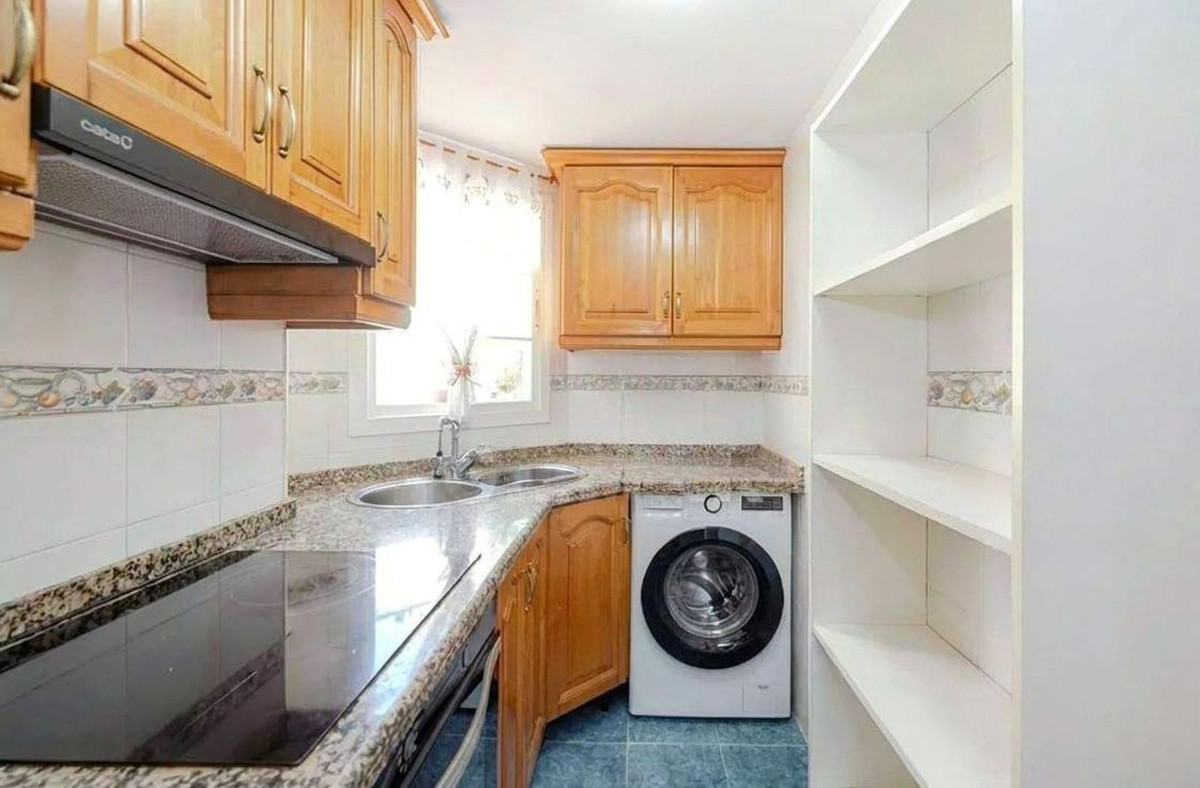 3 Bed Apartment for sale in Estepona Costa Del Sol, Málaga, Spain