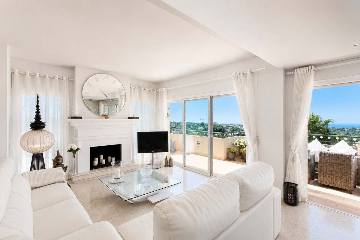 3 Bed Apartment for sale in Elviria Costa Del Sol, Málaga, Spain